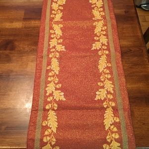 Table runner, beautiful shimmer, gold / burgundy